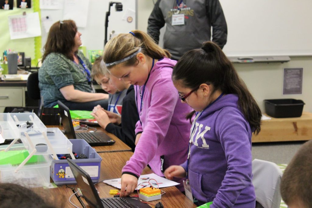 2 Girls Coding